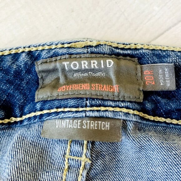 Torrid Womens Boyfriend Straight Vintage Stretch Mid-Rise Jean Distressed 20R - Picture 10 of 14